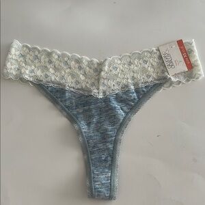 NWT Gilligan & O’Malley thong w lace